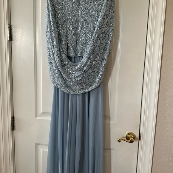 Beautiful brand new dress very light blue - Picture 2 of 4